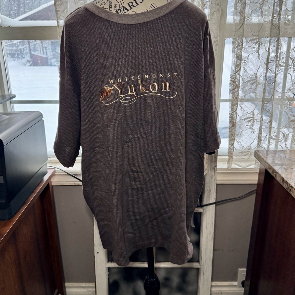 Brown and Tan Short Sleeve Tee with Eye-Catching Graphic